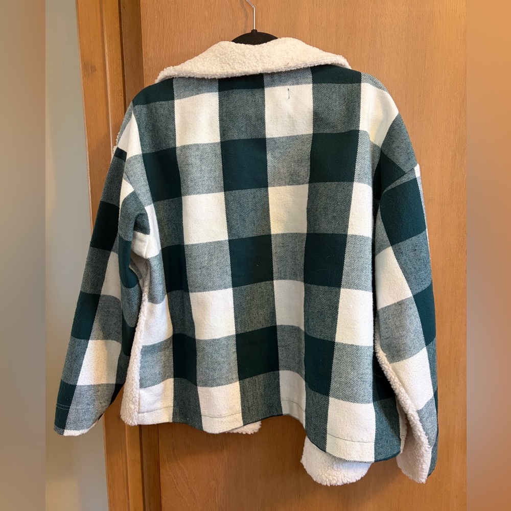 Cozy White & Green Plaid Sherpa Jacket L EUC - Picture 2 of 4